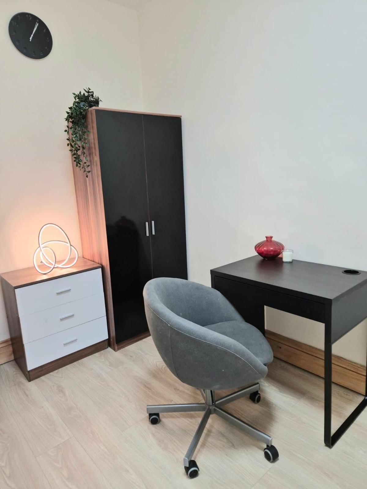 Rooms In Manchester 6 Minutes Drive To Victoria Station Exterior foto